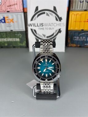 Poedagar Teal Dial Quartz Dive Watch with Silver Bracelet